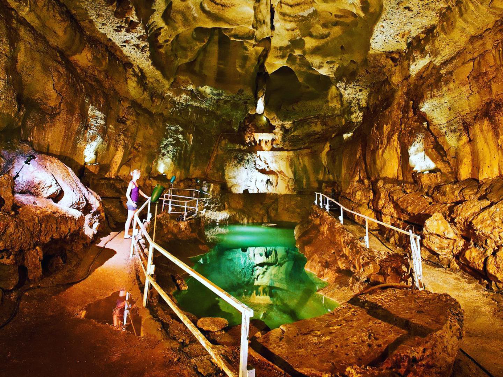 Cascade Caverns